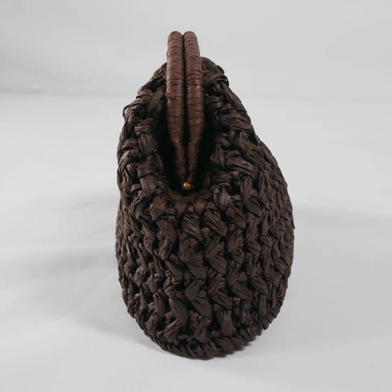 Celeste Clutch aus geflochtenem Stroh in Muschelform