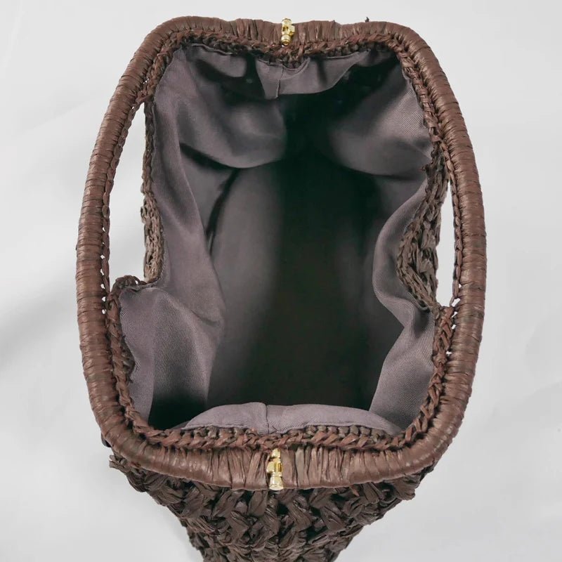 Celeste Clutch aus geflochtenem Stroh in Muschelform