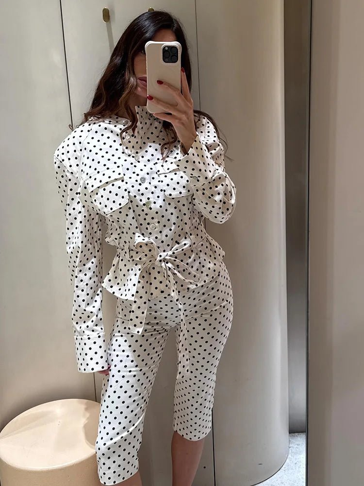 Cherry Set aus gepunkteter Jacke und Caprihose