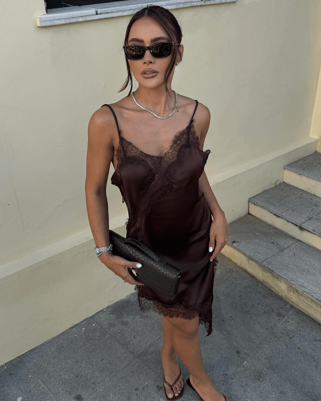 Asymmetrisches Satinkleid Chiara mit Spitze in Midi-Länge