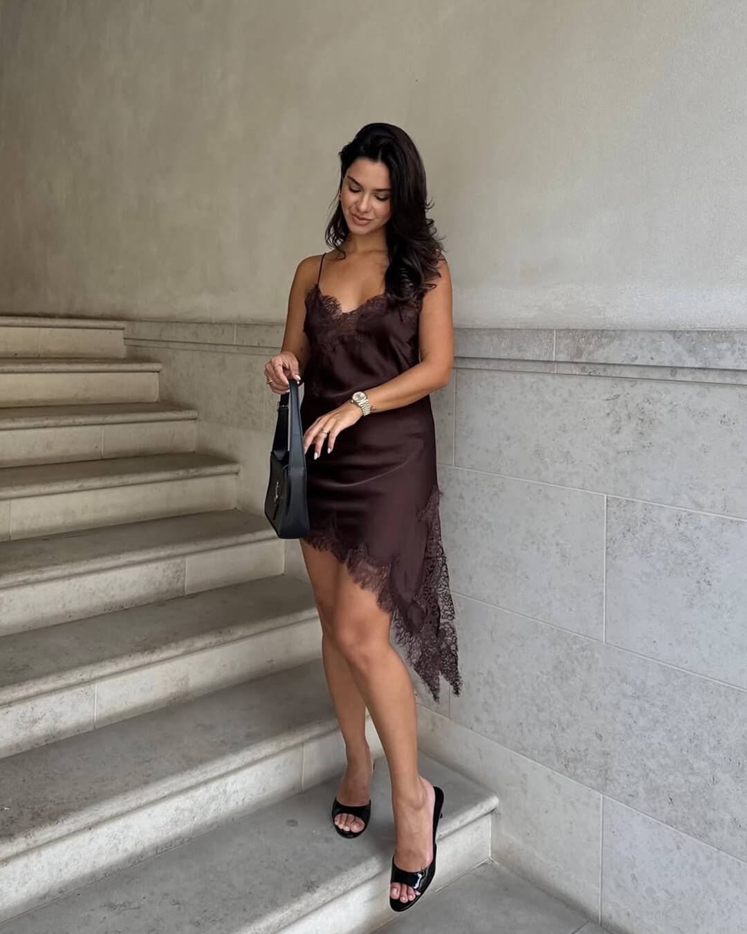 Asymmetrisches Satinkleid Chiara mit Spitze in Midi-Länge