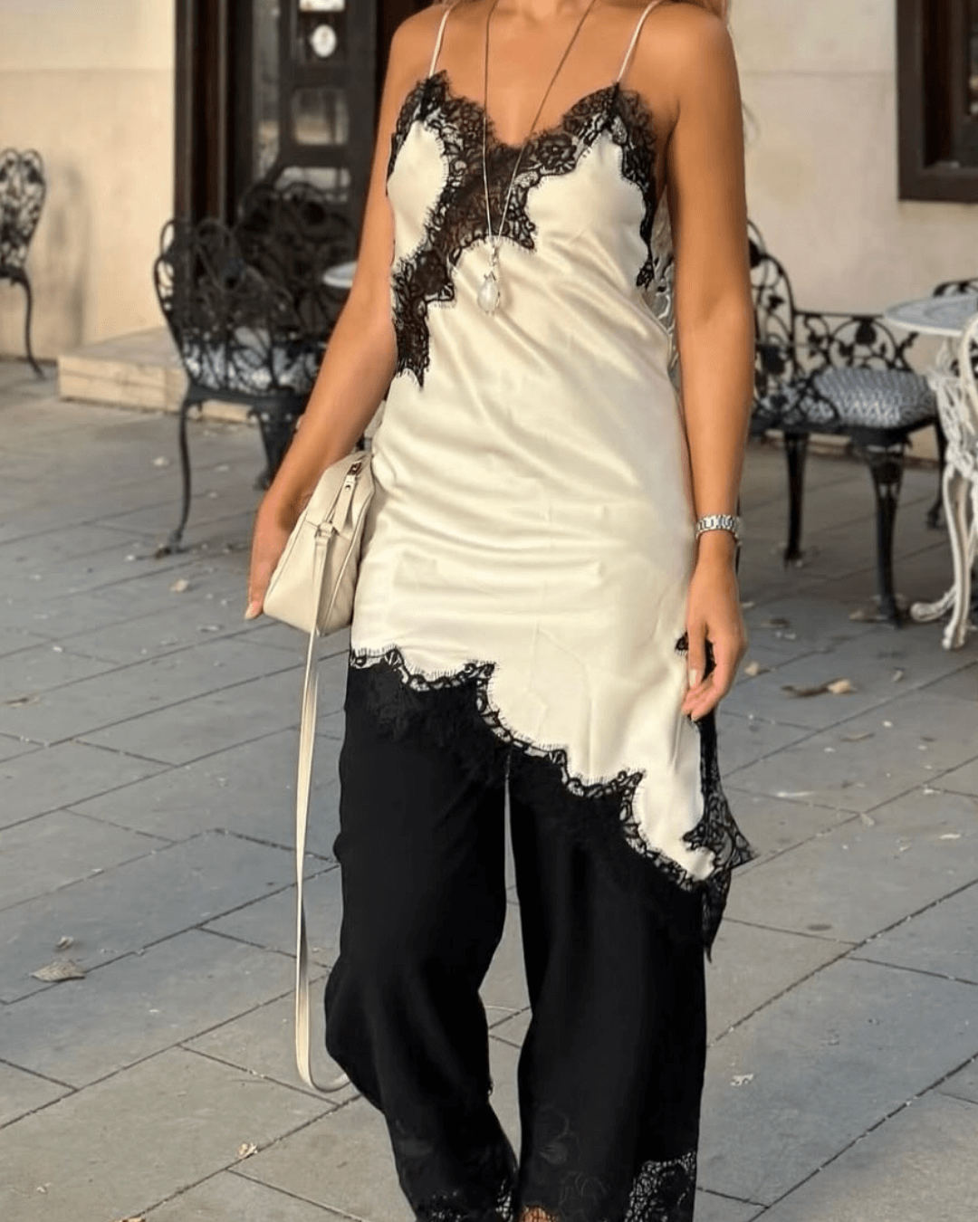 Asymmetrisches Satinkleid Chiara mit Spitze in Midi-Länge