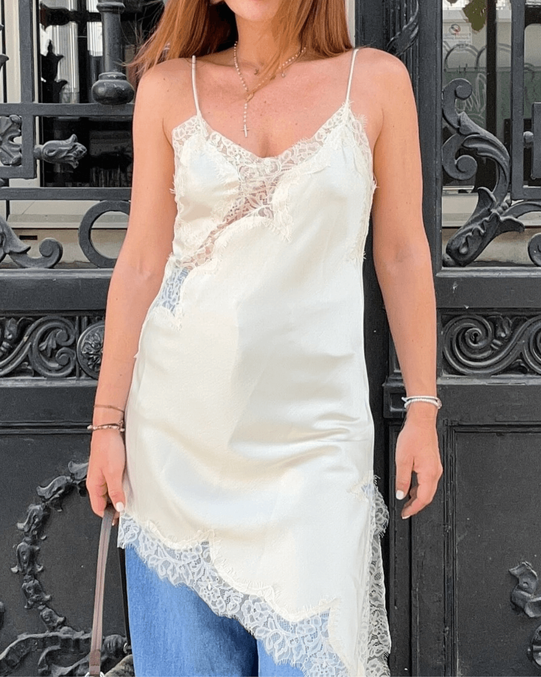 Asymmetrisches Satinkleid Chiara mit Spitze in Midi-Länge