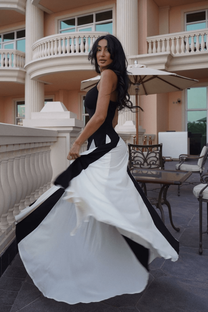 Ciara plissiertes Maxikleid mit Kontrasteinsätzen