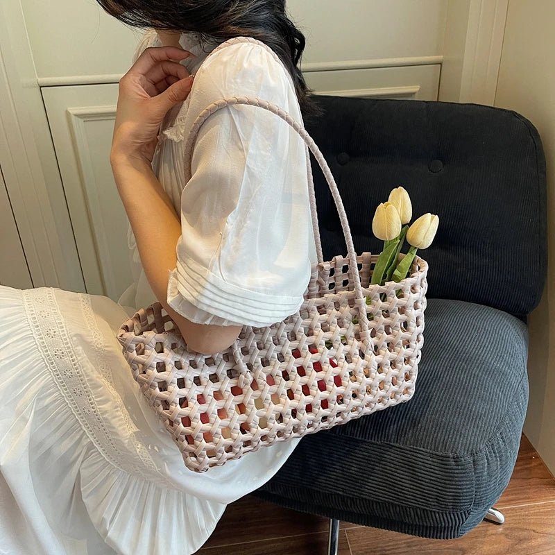 Claudia Schulter-Tragetasche mit Cut-outs