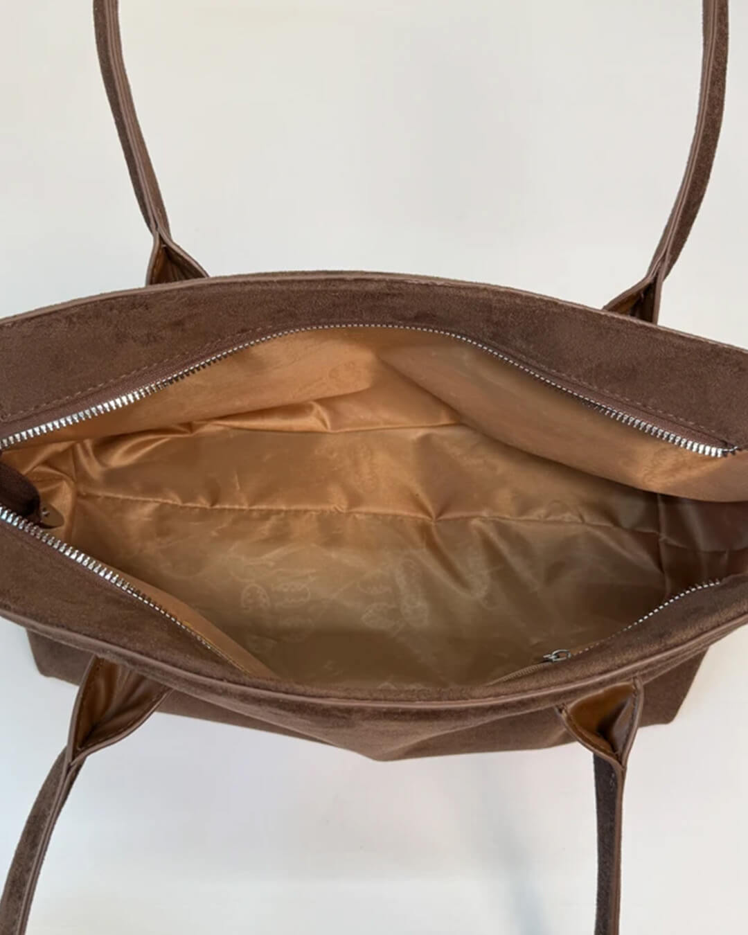 Claudine Schultertasche aus Kunstvelours