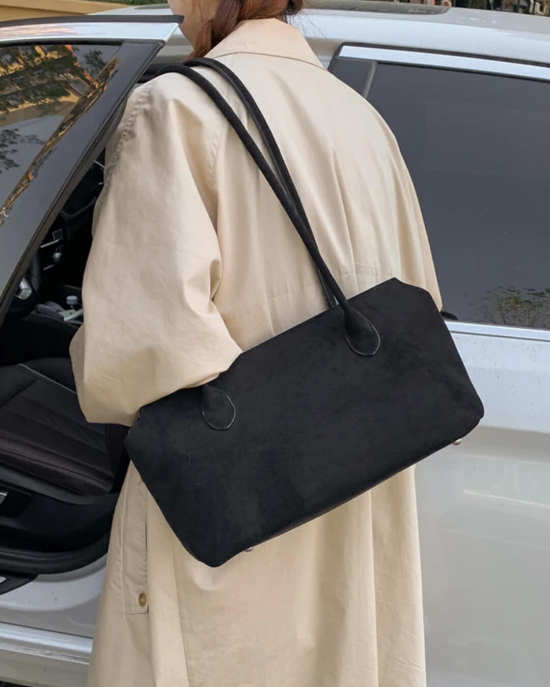 Claudine Schultertasche aus Kunstvelours