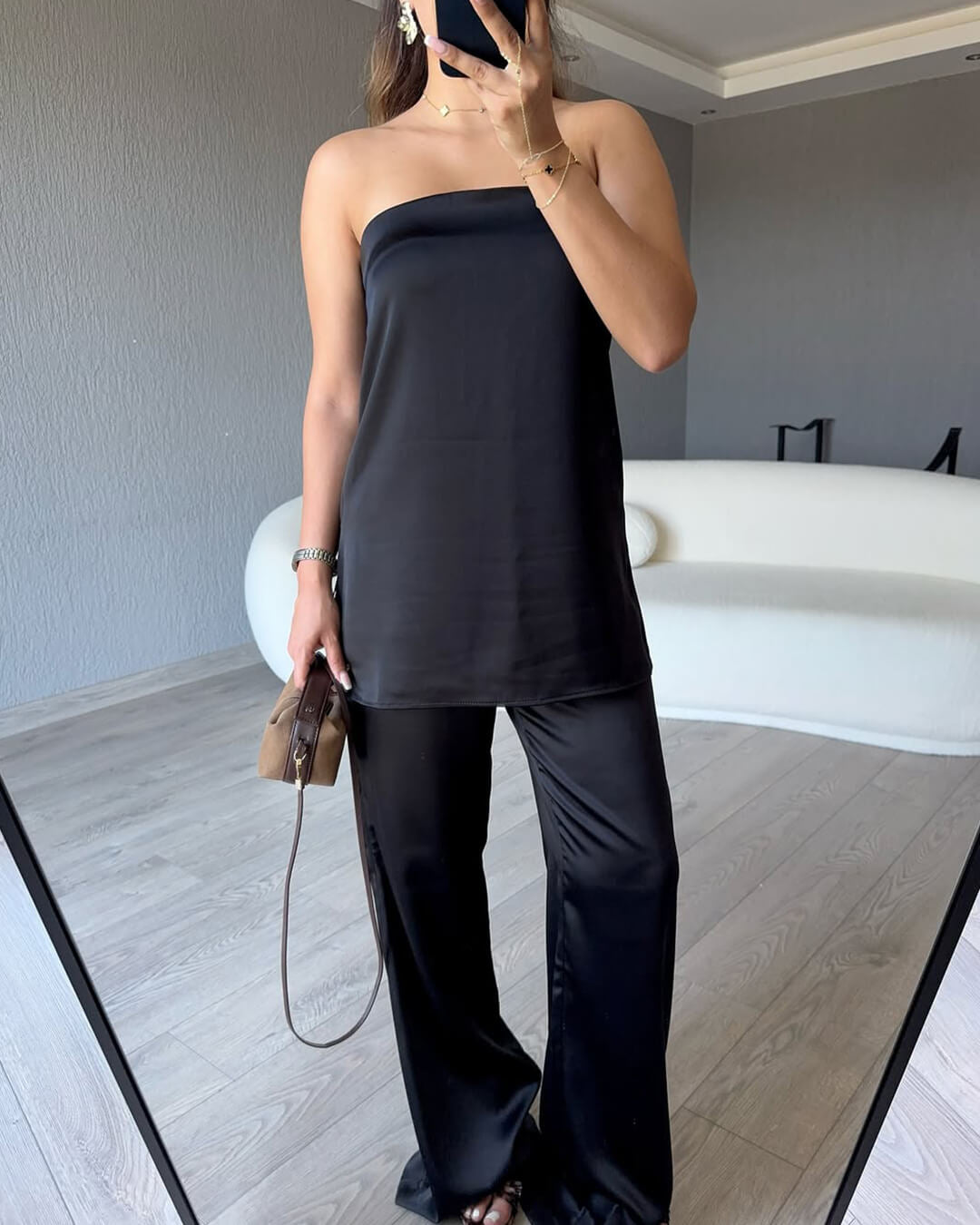 Claudine Satin-Hosenanzug mit Bandeau-Oberteil