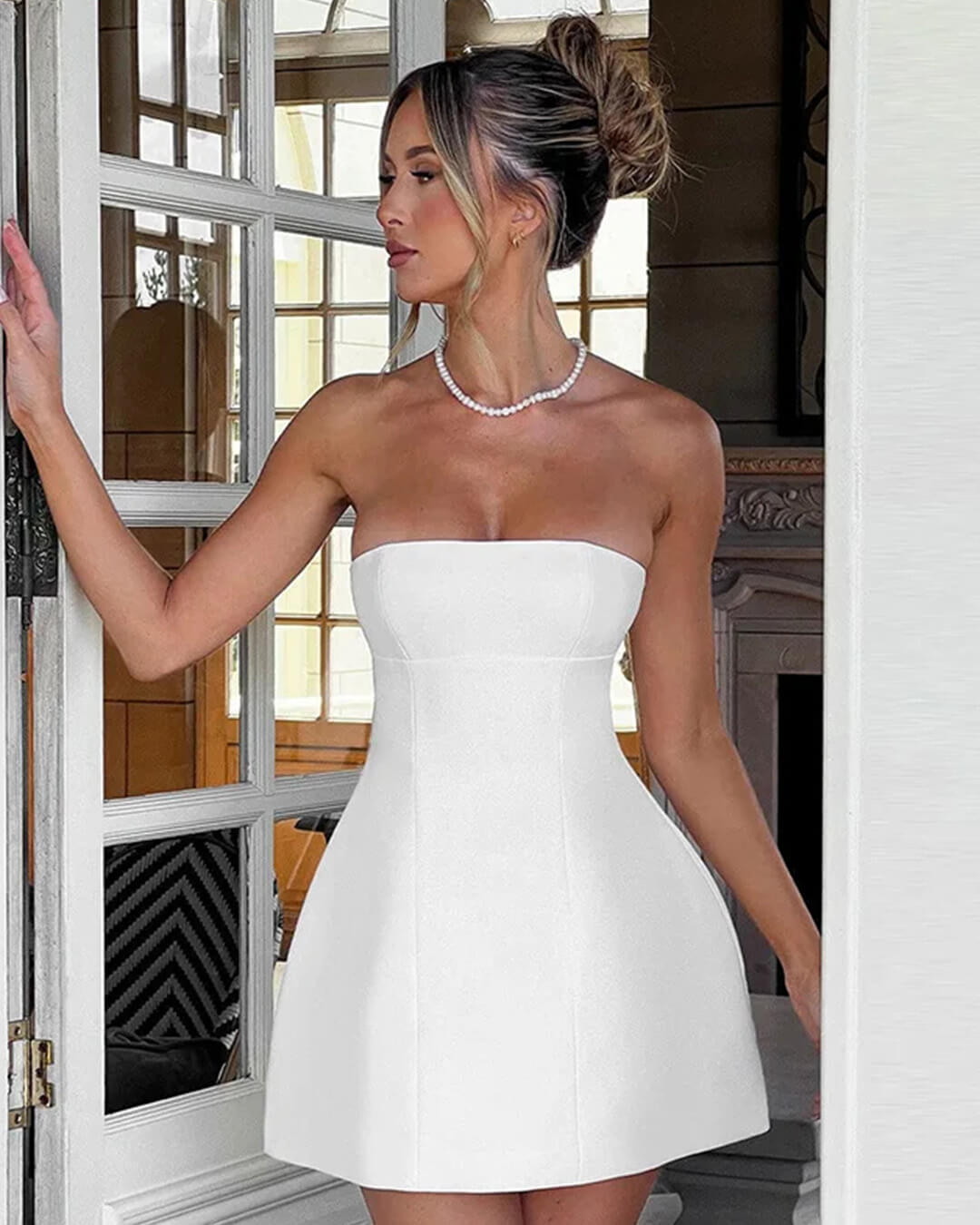 Colby trägerloses Minikleid mit taillierter Passform