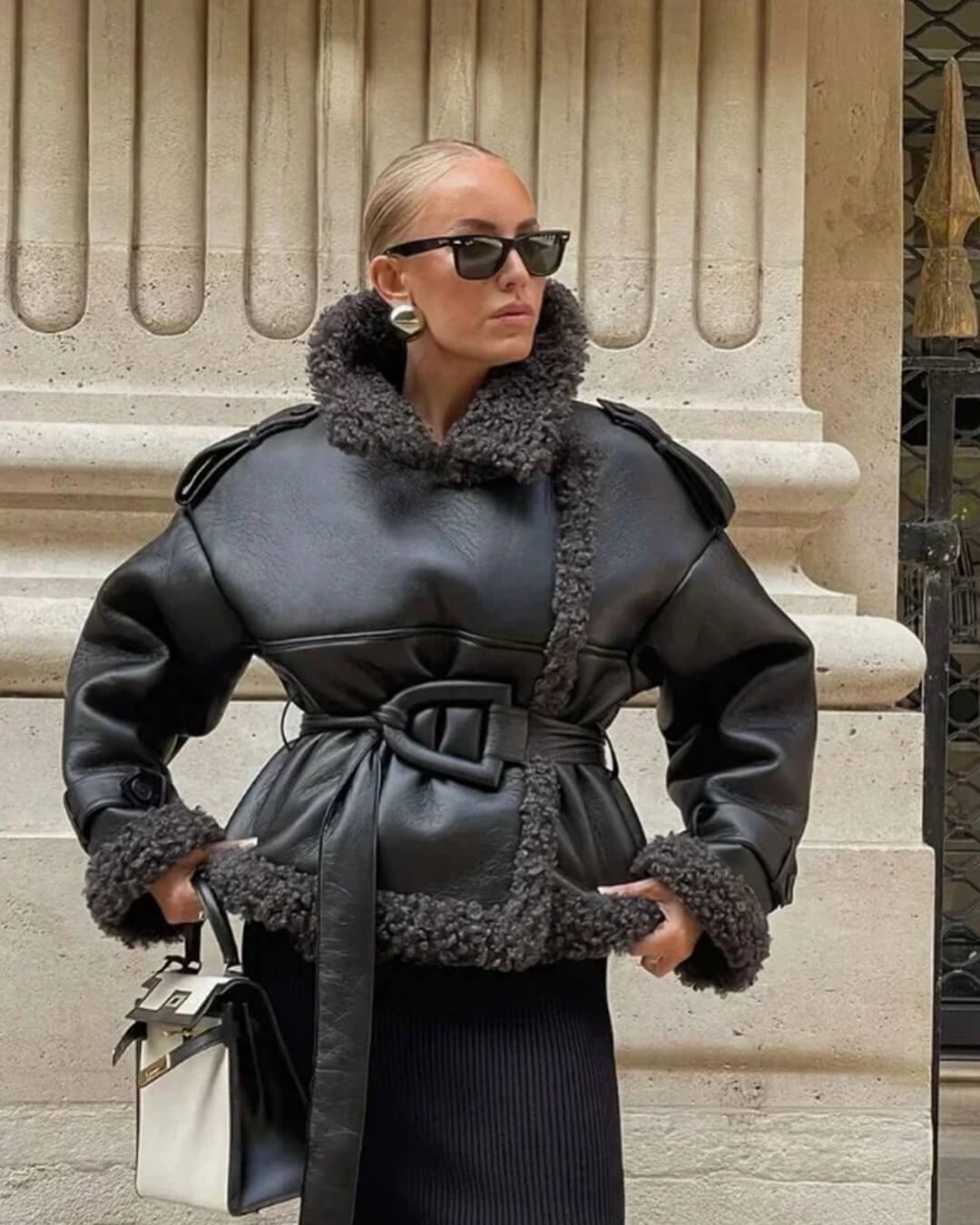 Cora Kurze taillierte Kunstlederjacke