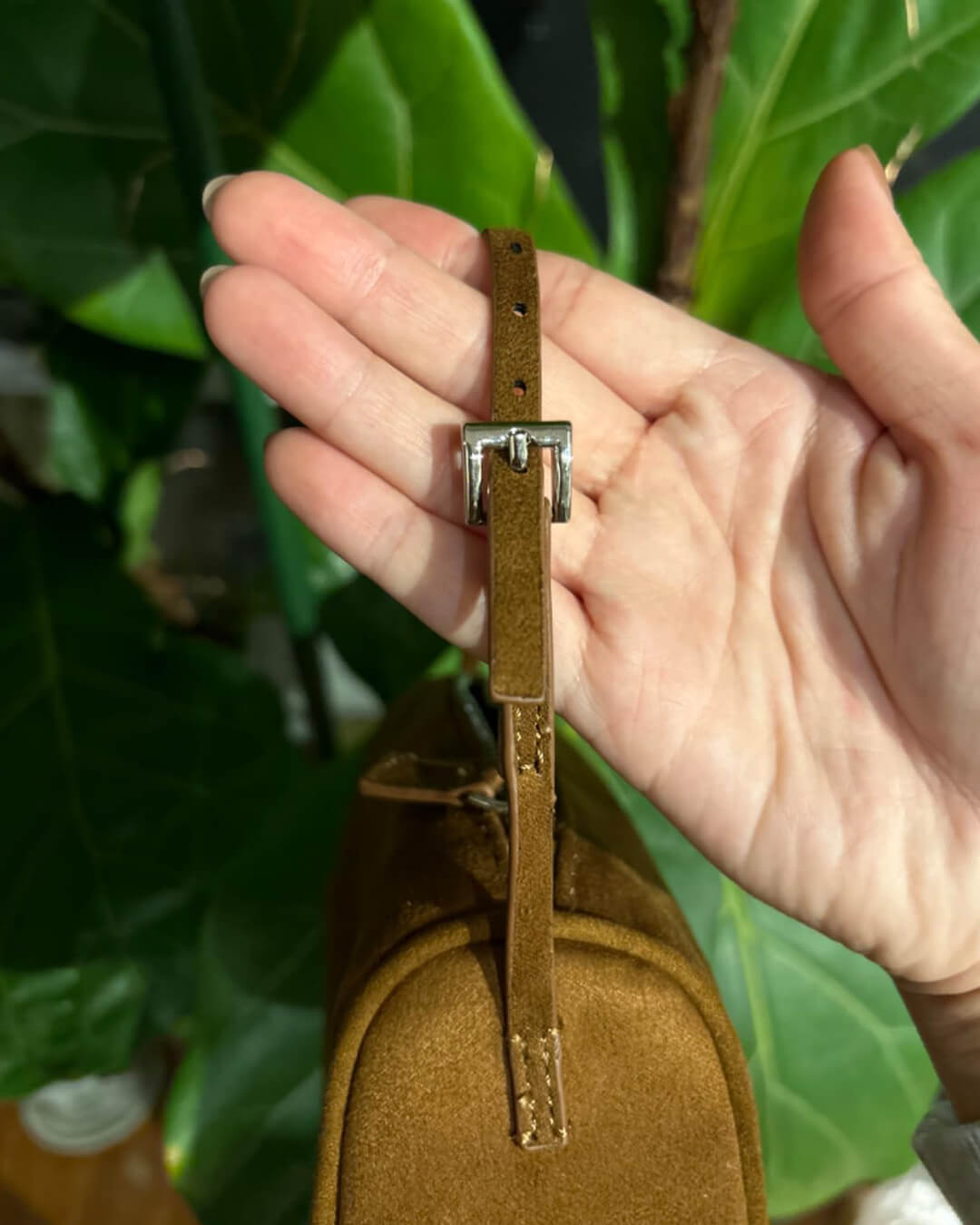 Danika Mini-Schultertasche aus Wildleder