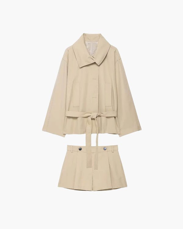 Debra Set aus Jacke und Shorts mit Gürtel
