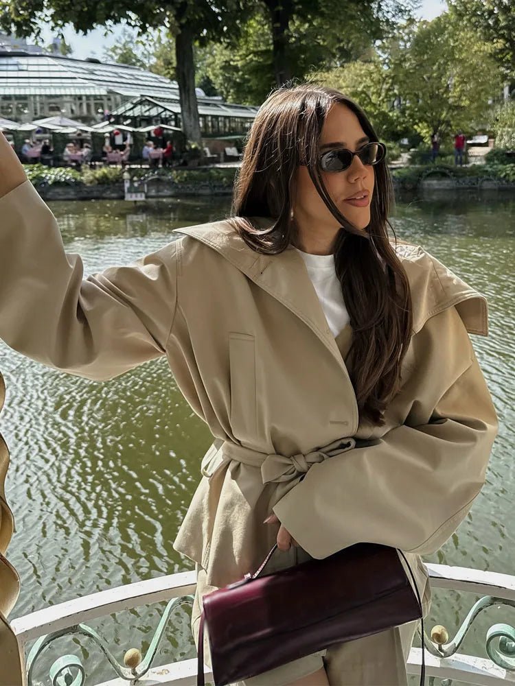 Debra Set aus Jacke und Shorts mit Gürtel