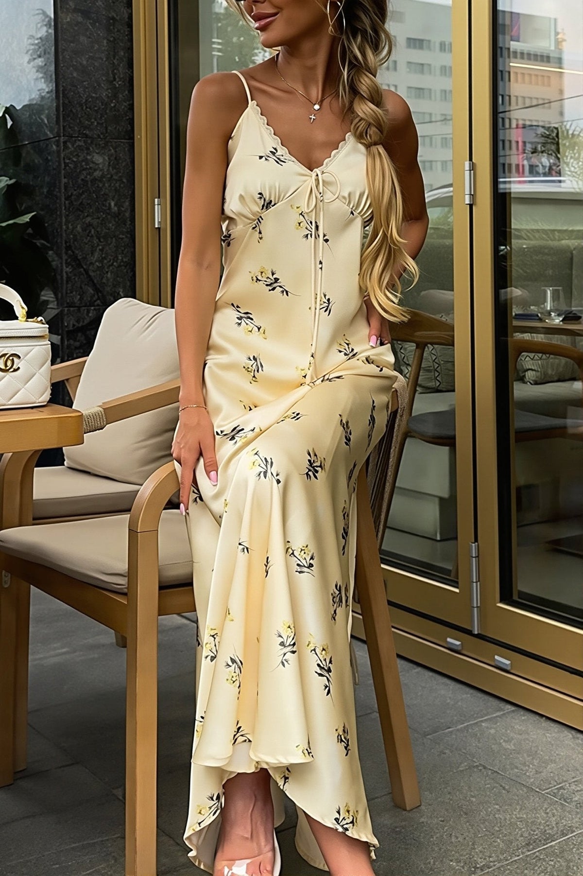 Elara Spitzen-Maxikleid mit Camisole-Trägern