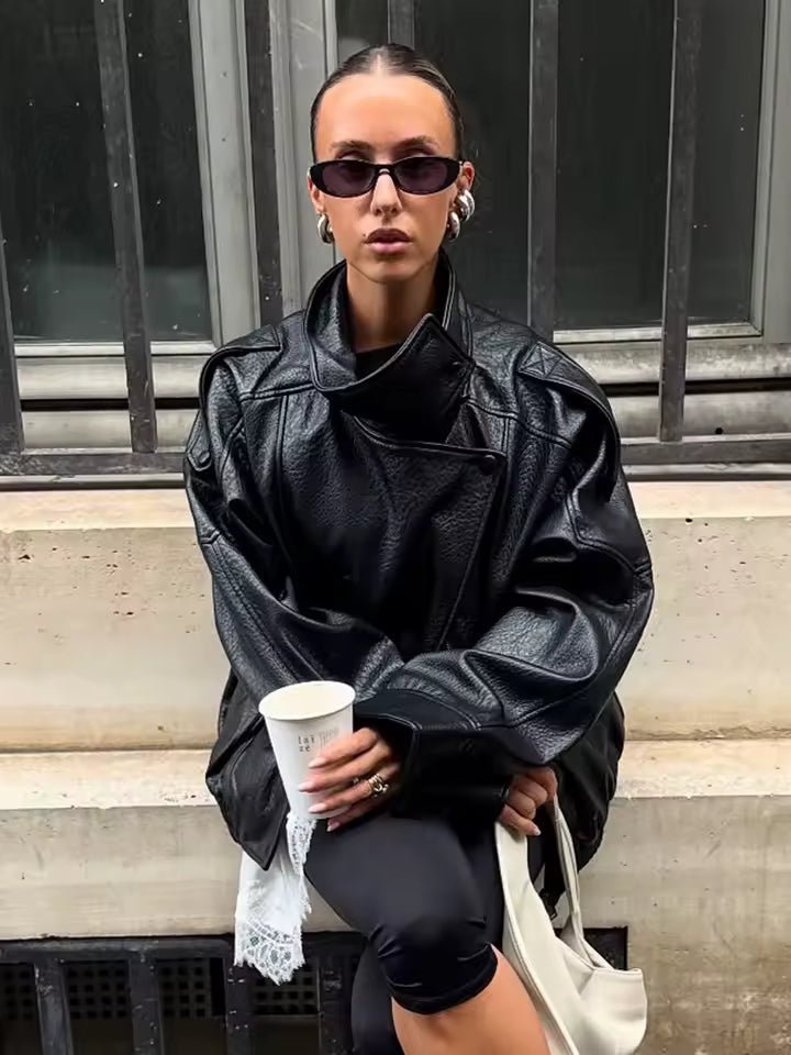 Elena Asymmetrische Jacke mit Knöpfen und Taschen