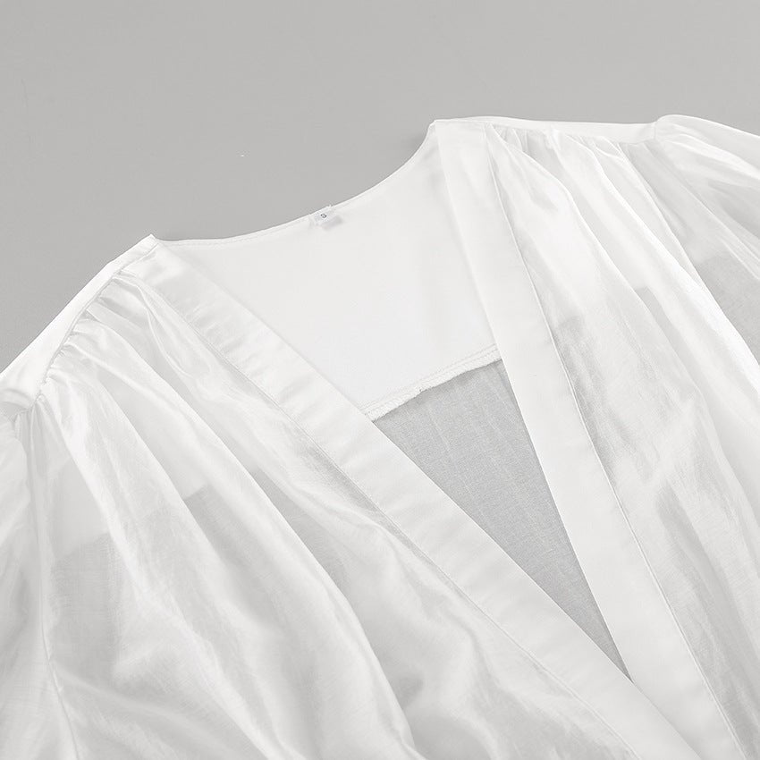 Elisa Transparente Bluse mit tiefem Ausschnitt und Knopfleiste