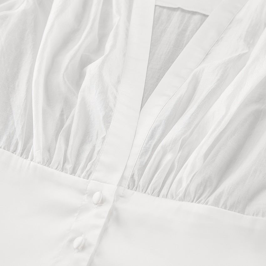 Elisa Transparente Bluse mit tiefem Ausschnitt und Knopfleiste