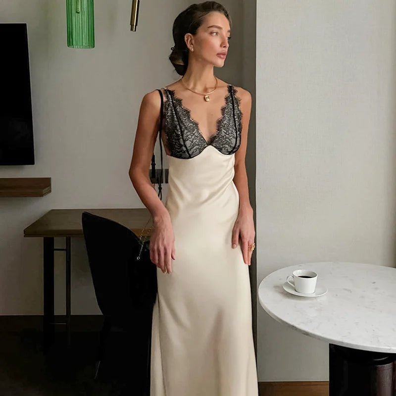 Emily Abendkleid aus Spitzen-Patchwork mit V-Ausschnitt