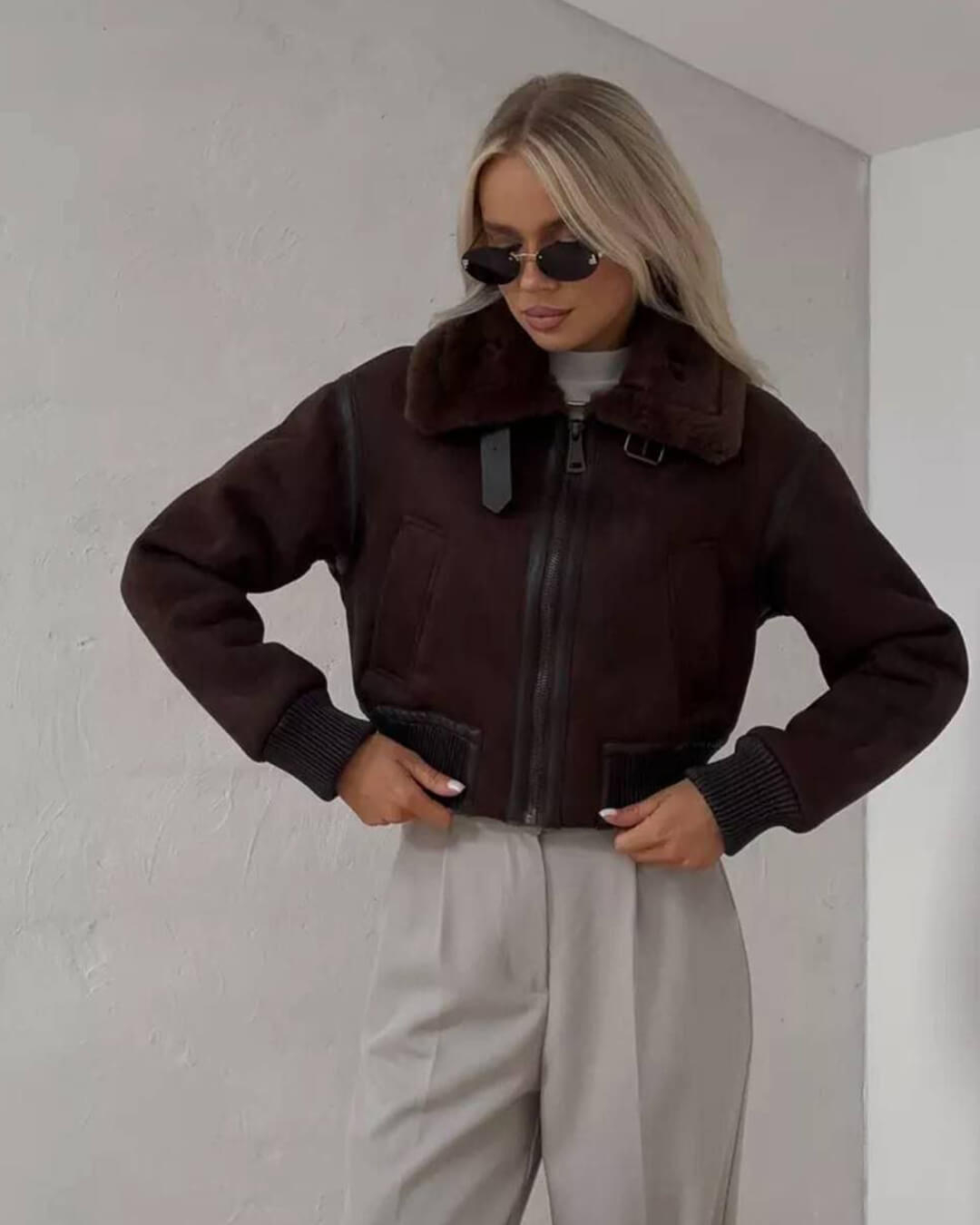 Esme Kurze Bomberjacke aus Veloursleder