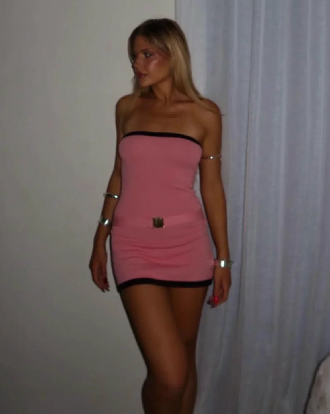 Eva Schulterfreies Strick-Min kleid mit Schnallendetail