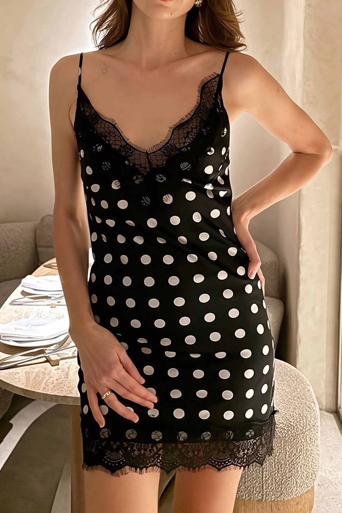 Gloria Camisole-Kleid mit Polka-Dots und Spitze