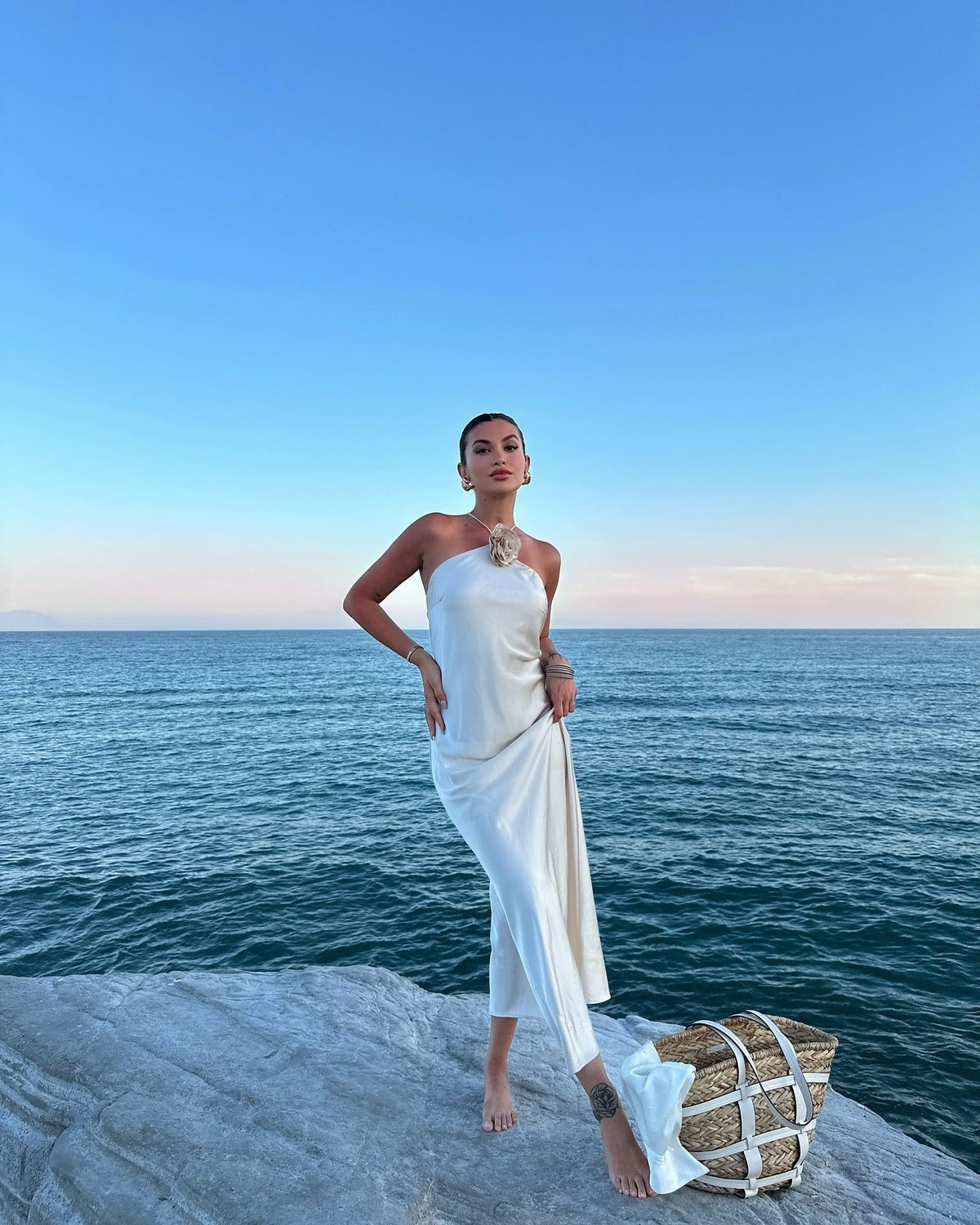Harper Satin-Maxikleid mit Neckholder