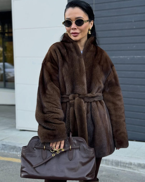 Hazel Taillierte Kunstpelzjacke mit Gürtel