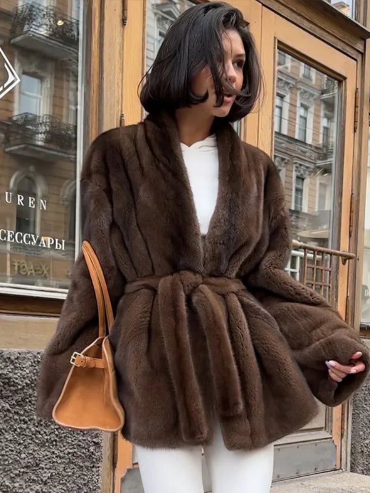 Hazel Taillierte Kunstpelzjacke mit Gürtel