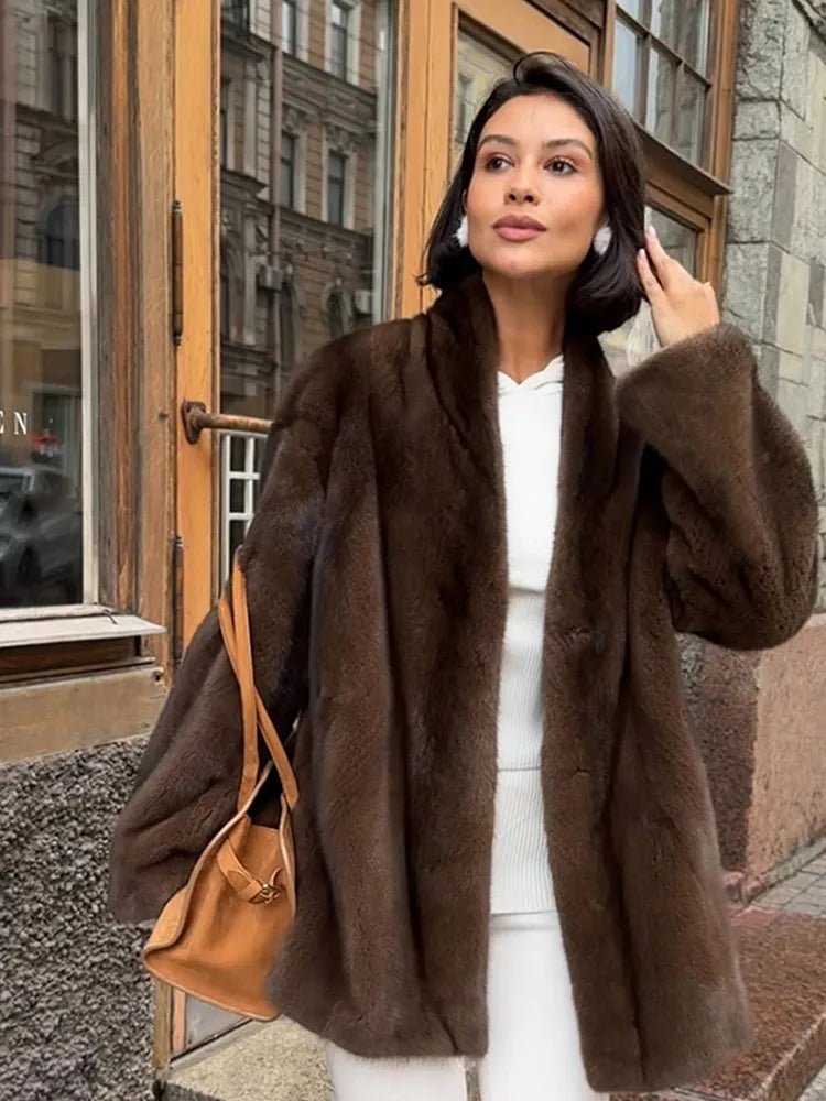 Hazel Taillierte Kunstpelzjacke mit Gürtel