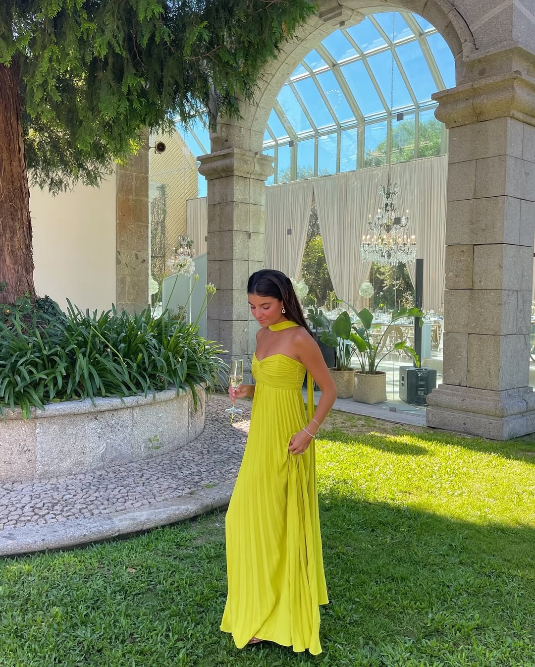 Helena Neckholder-Maxikleid mit Raffungen und Schal
