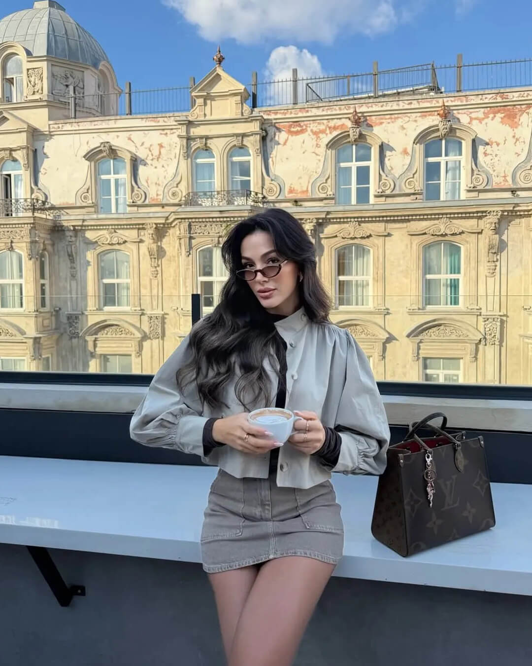 Hilda Plissierte Jacke mit hohem Kragen