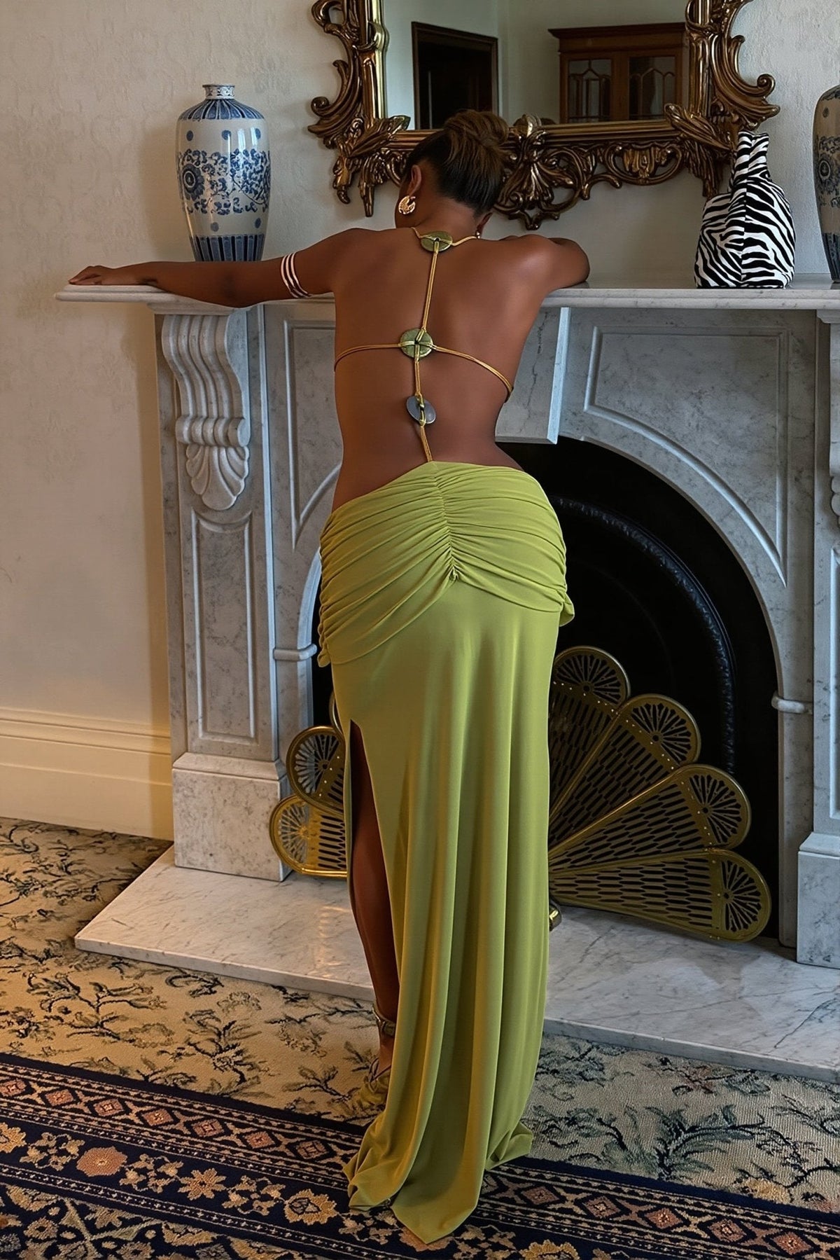 Hillary mit Perlen verziertes Neckholder-Maxikleid
