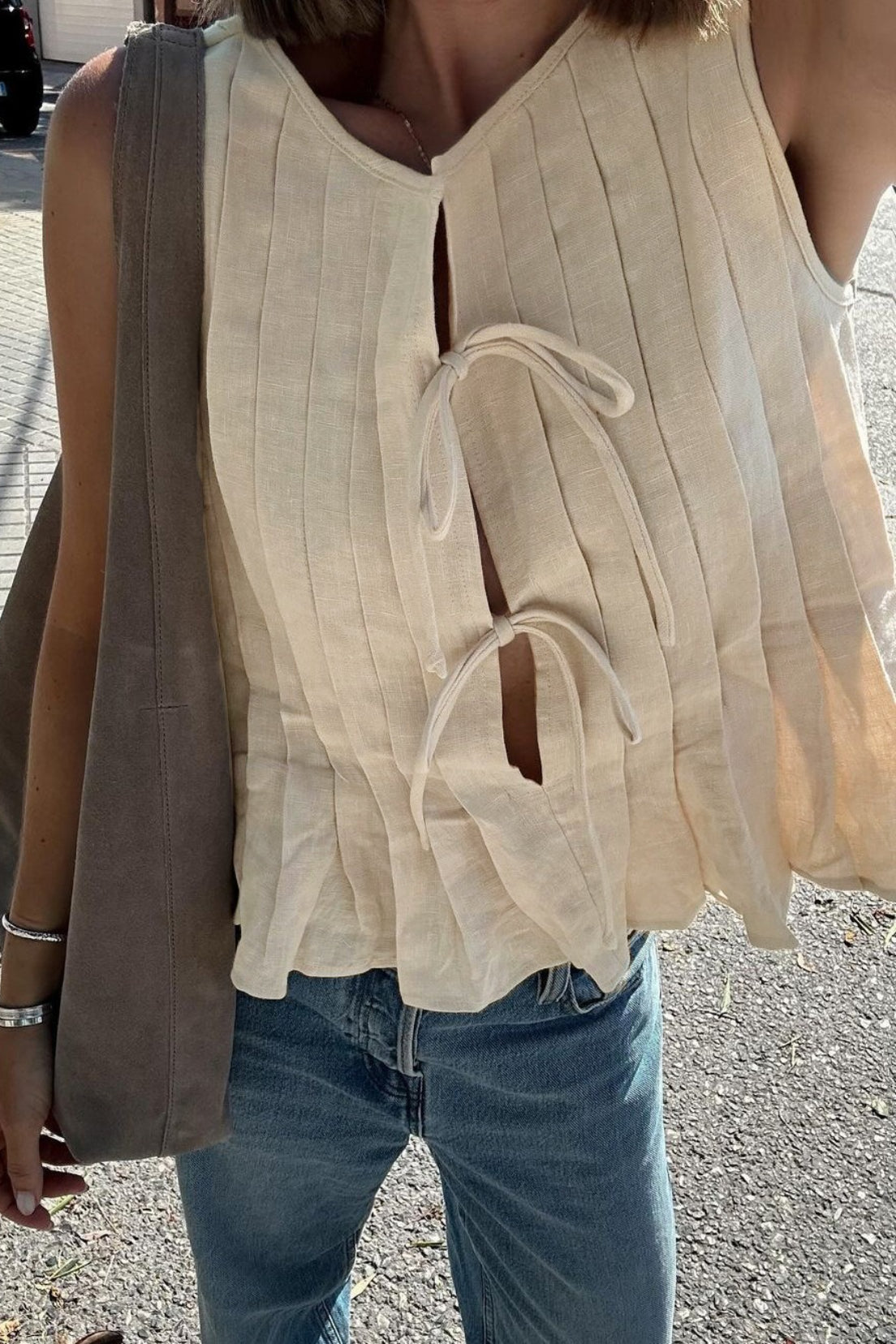 Honora Top mit Rüschenabschluss und Bindeband vorn