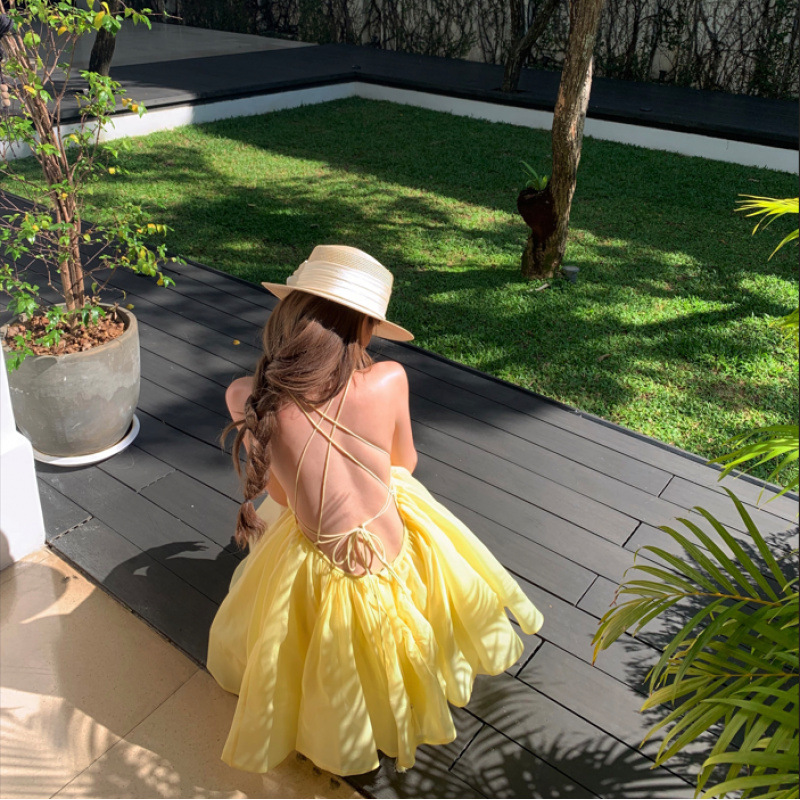 Isabella Minirockartiges Layering-Kleid mit V-Ausschnitt