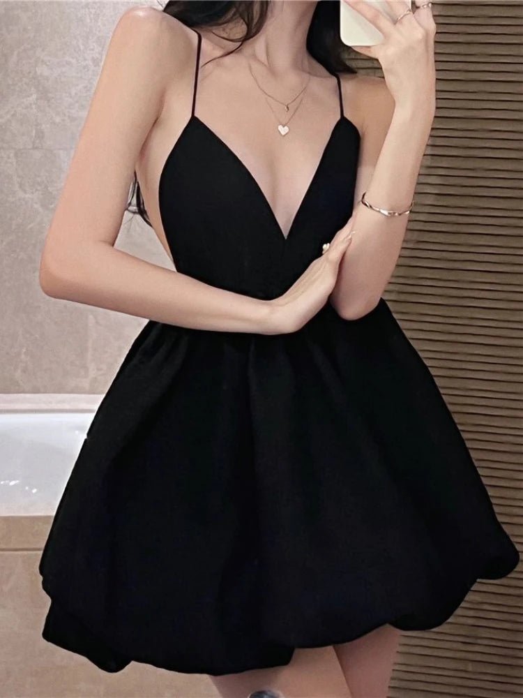 Isabella Minirockartiges Layering-Kleid mit V-Ausschnitt