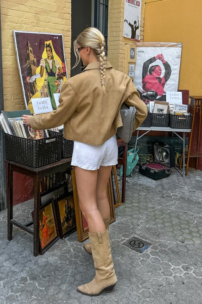 Jane kurze Jacke aus Veloursimitat