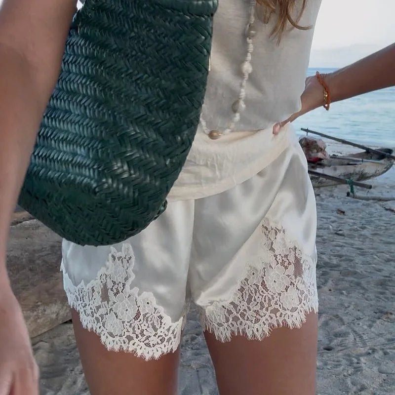 Janice Satin-Shorts mit Spitze