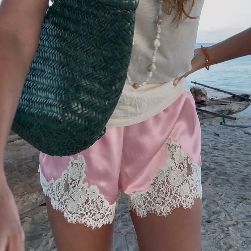 Janice Satin-Shorts mit Spitze