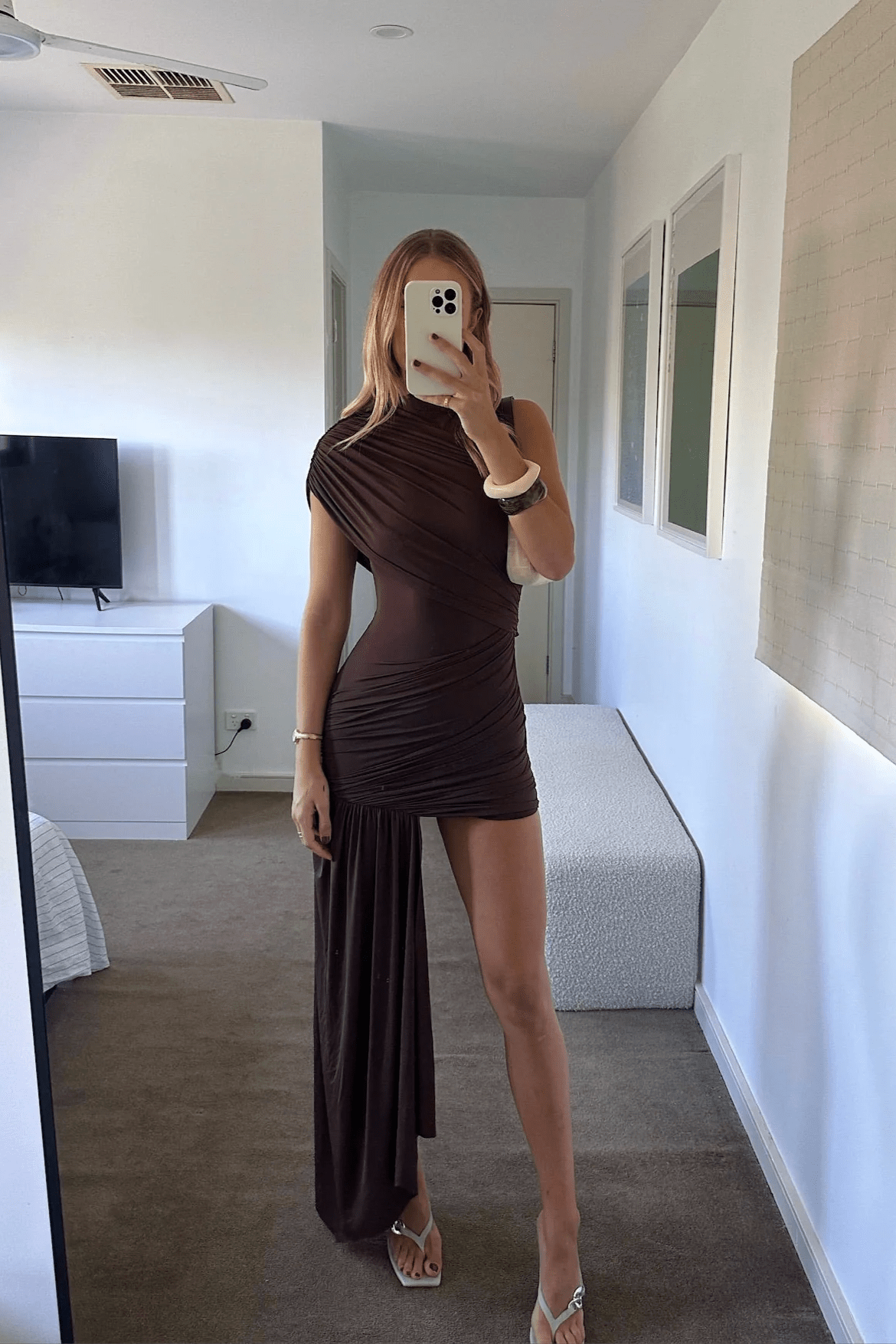 Jenny gerafftes Minikleid mit hohem Ausschnitt