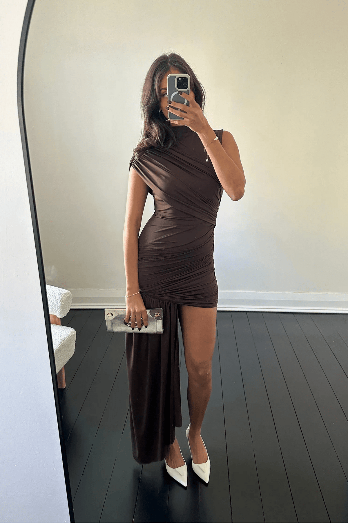 Jenny gerafftes Minikleid mit hohem Ausschnitt