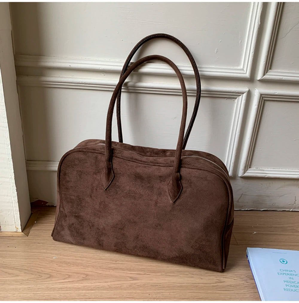 Jenny Schultertasche aus Veloursleder