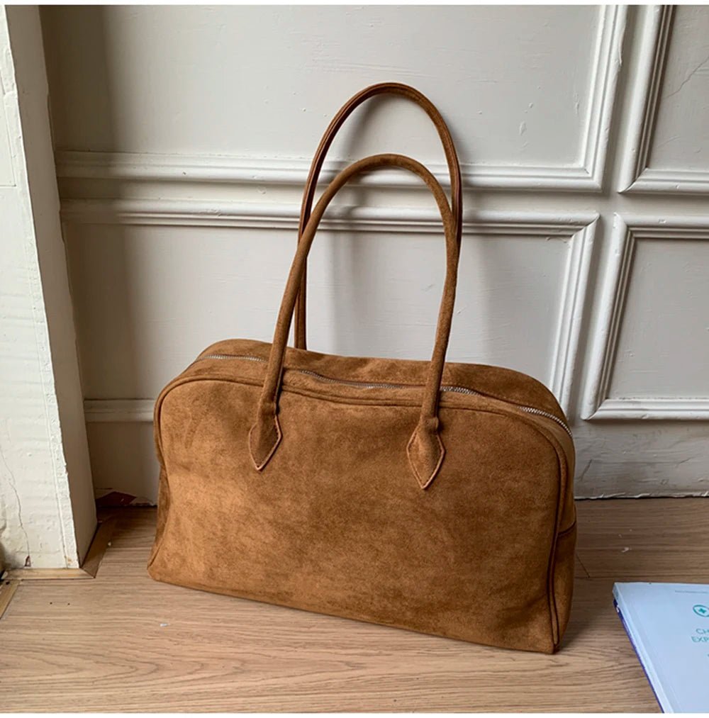 Jenny Schultertasche aus Veloursleder