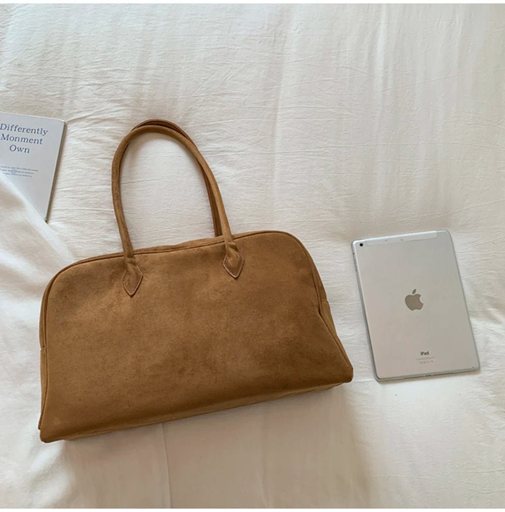 Jenny Schultertasche aus Veloursleder