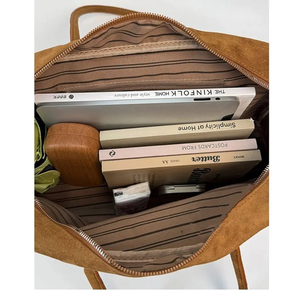 Jenny Schultertasche aus Veloursleder