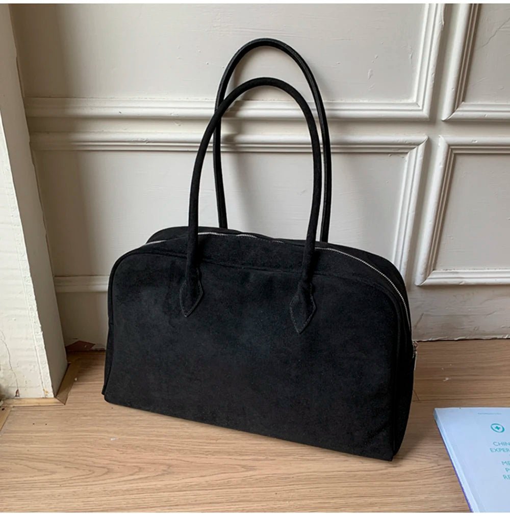 Jenny Schultertasche aus Veloursleder