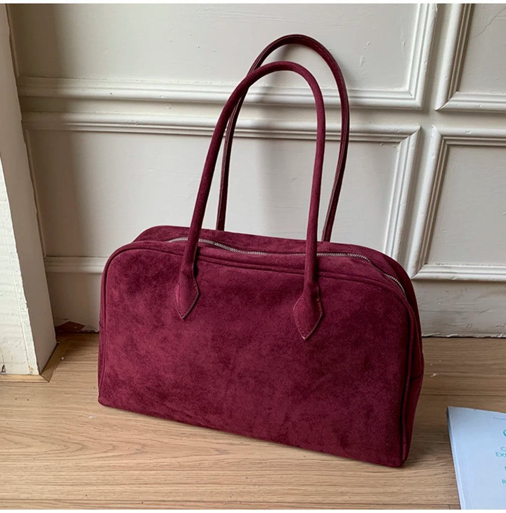 Jenny Schultertasche aus Veloursleder