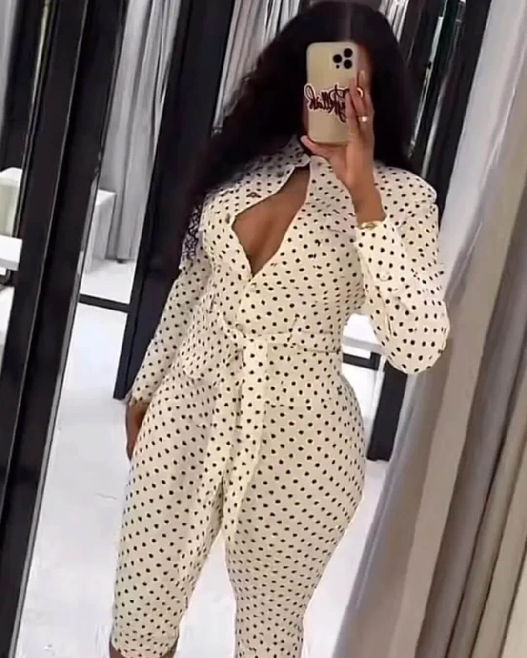 Jia zweiteiliges Set aus gepunkteter Hose und Oberteil mit hoher Taille
