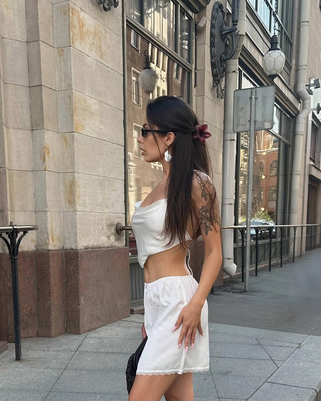 Satin-Minirock mit Spitzenbesatz Johana
