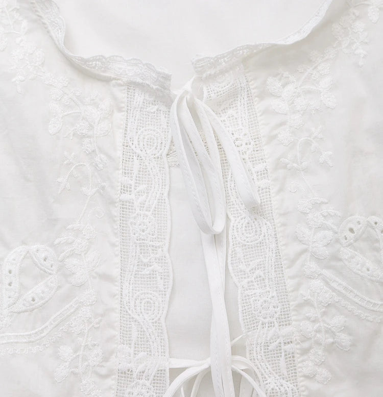 Bestickte Bluse mit Spitzenbesatz Juvie