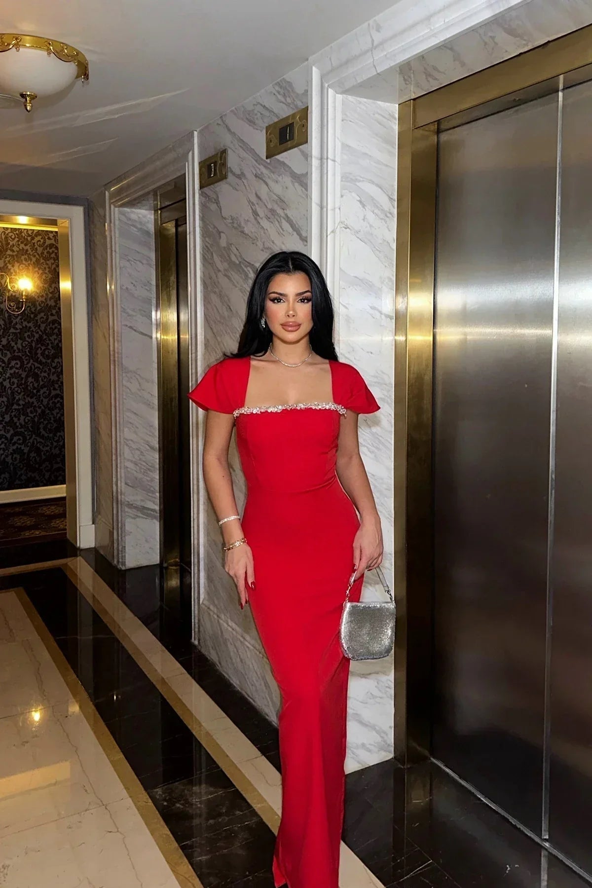 Kaila figurbetontes Maxikleid mit eckigem Ausschnitt